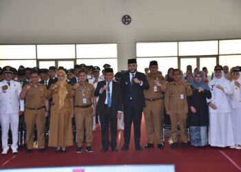Wali Kota Padang Fadly Amran melantik, sebanyak 122 orang pejabat administrator dan pengawas di lingkungan Pemerintah Kota Padang.