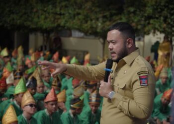 Wali Kota Padang Fadly Amran yang hadir membuka kegiatan ini mengapresiasi, KPID Sumbar atas inisiatifnya menyelenggarakan program edukatif ini.