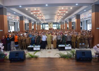Sebanyak 921 peserta dari unsur pemerintahan, dunia usaha, lembaga pendidikan, komunitas dan masyarakat, mengikuti Workshop menghadapi gempa bumi berpotensi tsunami, di Gedung Bagindo Aziz Chan Youth Center, Selasa (21/10).