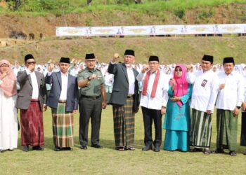 Wakil Wali Kota Padang Maigus Nasir hadiri, apel peringatan Hari Santri Nasional Tahun 2025 yang digelar di Pondok Pesantren Perguruan Ar-Risalah, Kelurahan Balai Gadang, Kecamatan Koto Tangah, Rabu (22/10).(Foto:Ist)