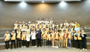 Wali Kota Padang Fadly Amran, secara resmi menutup kegiatan Pelatihan Pemusik Jalanan, yang digelar di Ruang Mini Theater Gedung Bagindo Aziz Chan Youth Center, Rabu (22/10).(Foto: Ist)