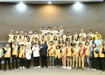 Wali Kota Padang Fadly Amran, secara resmi menutup kegiatan Pelatihan Pemusik Jalanan, yang digelar di Ruang Mini Theater Gedung Bagindo Aziz Chan Youth Center, Rabu (22/10).(Foto: Ist)