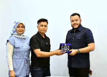 Wali Kota Padang Fadly Amran, menyambut baik kehadiran PT Karunia Raya Intan Sentosa (KRIS), yang berlokasi di Jalan Ampang Karang Gantiang, Kelurahan Ampang, Kecamatan Kuranji.(Foto:Ist)