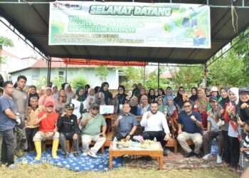 Wali Kota Padang Fadly Amran, hadiri kegiatan Aksi Bersih Sungai Batang Maransi Aia Kalabu yang digelar Minggu (26/10).(Foto:Ist)