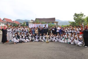 Wali Kota Padang Fadly Amran, menjadi pembina upacara peringatan Hari Sumpah Pemuda ke-97 Tahun 2025 di Lapangan Upacara Balai Kota Aia Pacah Padang, Selasa (28/10).(Foto: Ist)