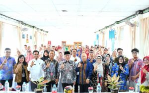 Wakil Wali Kota (Wawako) Padang Maigus Nasir, membuka secara resmi Pelatihan Pembelajaran Mendalam (Deep Learning) bagi guru-guru SMPN 2 Padang, Selasa (28/10).(Foto:Ist)