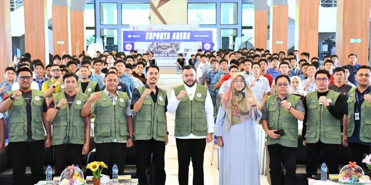 Pemerintah Kota (Pemko) Padang berkolaborasi, dengan Pengurus Cabang (Pengcab) Esports Indonesia (ESI) Kota Padang kembali menggelar Piala Wali Kota Esports Series 2 Tahun 2025, di Gedung Bagindo Aziz Chan Youth Center, pada 31 Oktober - 1 November 2025.(Foto:Ist)