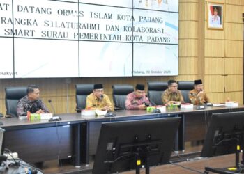 Wakil Wali Kota Padang Maigus Nasir secara resmi, membuka Pertemuan Tokoh Organisasi Masyarakat (Ormas) Keagamaan Islam se-Kota Padang yang digelar di Ruang Abu Bakar Ja’ar, Balai Kota Aie Pacah, Kamis (30/10).(Foto:Ist)