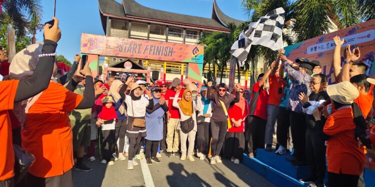 jalan Sehat Bersama PT Garam Lososa.[foto : ist]