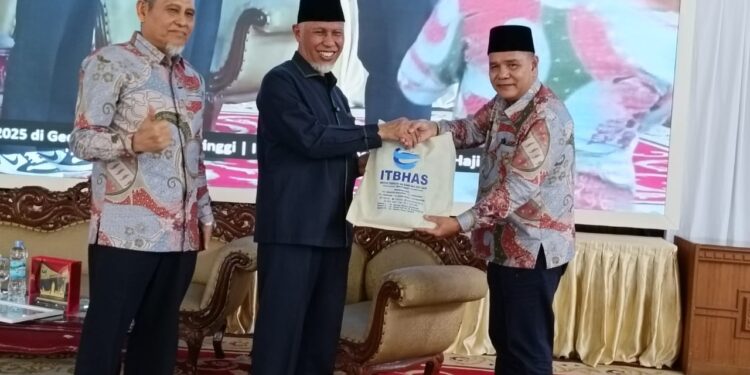 Pemerintah Provinsi Sumatera Barat (Pemprov Sumbar) resmi menjalin kerja sama strategis dengan Institut Teknologi dan Bisnis Haji Agus Salim (ITB HAS) Bukittinggi.[foto : ist]