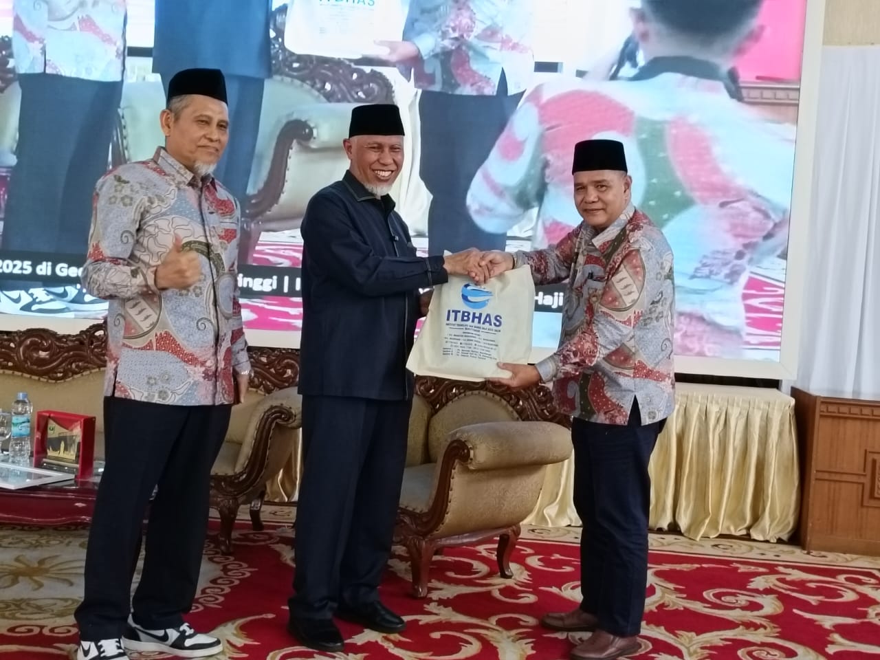 Pemerintah Provinsi Sumatera Barat (Pemprov Sumbar) resmi menjalin kerja sama strategis dengan Institut Teknologi dan Bisnis Haji Agus Salim (ITB HAS) Bukittinggi.[foto : ist]