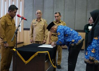 Bupati Solok Serahkan SK dan Ambil Sumpah 64 PPPK Formasi 2024 Tahap II