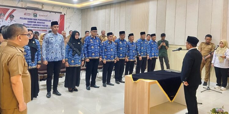 Pemkab Solok Lantik Pejabat Administrator, Wabup Tekankan Inovasi dan Kolaborasi