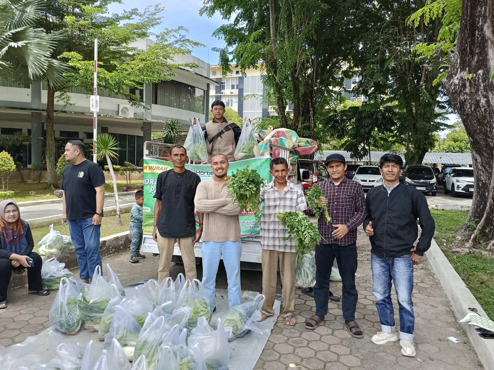 Pasar sayur dadakan.[foto : ist]
