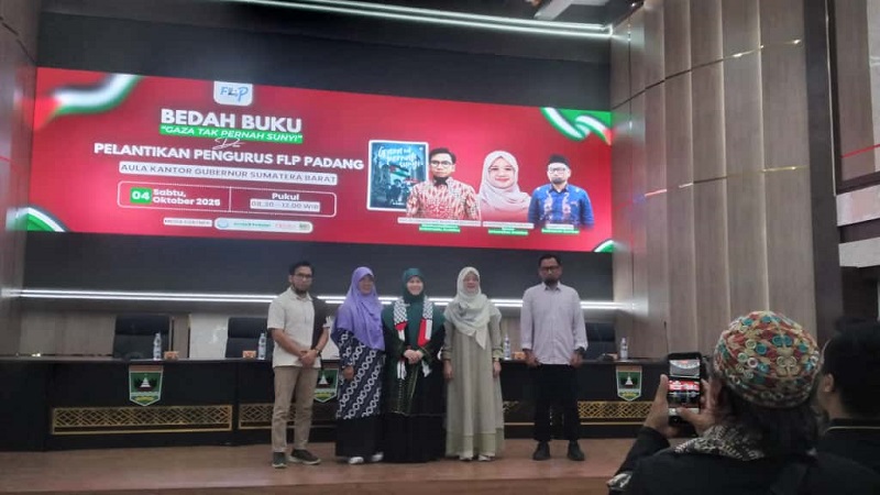 FLP Sumbar gelar acara bedah buku “Gaza Tak Pernah Sunyi” karya Hardi, dosen Fakultas Kedokteran Universitas Andalas. (Foto: Ist)