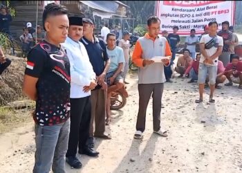Aksi Blokade Jalan di Dharmasraya, Warga Desak PT BPSJ Tanggung Jawab atas Infrastruktur Rusak