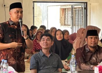 Anggota DPRD Dharmasraya Chuyank Boy Sosialisasikan Program Listrik Gratis untuk Warga Kurang Mampu