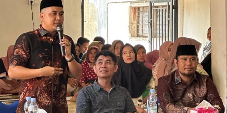 Anggota DPRD Dharmasraya Chuyank Boy Sosialisasikan Program Listrik Gratis untuk Warga Kurang Mampu