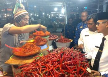 Wakil Wali Kota Bukittinggi Tinjau Pasar Bawah, Pastikan Harga Bahan Pokok Stabil