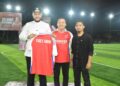 Wali Kota Padang Fadly Amran, secara resmi menutup ajang Manufer Super League 2025 yang digelar di Lapangan Mini Soccer Top Score Arena, Tunggul Hitam, Kecamatan Koto Tangah, Jumat (31/10).(Foto:Ist)