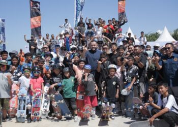 Wali Kota Padang Fadly Amran secara resmi, membuka event Padang Skateland 2025, yang digelar di Lapangan Skatepark Padang, Jalan Samudera, kawasan Pantai Padang, Sabtu (1/11).(Foto:Ist)