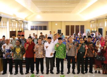 Wakil Wali Kota Padang Maigus Nasir melantik, pengurus Lembaga Pemberdayaan Masyarakat (LPM) Kelurahan Surau Gadang Kecamatan Nanggalo periode 2025-2030. Pelantikan berlangsung di auditorium Universitas Mercubaktijaya, Sabtu (1/11).(Foto:Ist)