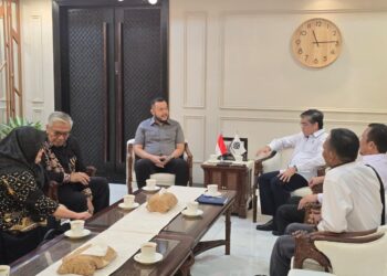 Wali Kota Padang Fadly Amran menemui Menteri Ketenagakerjaan RI Yassierli, di Kantor Kementerian Ketenagakerjaan RI di Jakarta, Selasa (4/11). (Foto:Ist)