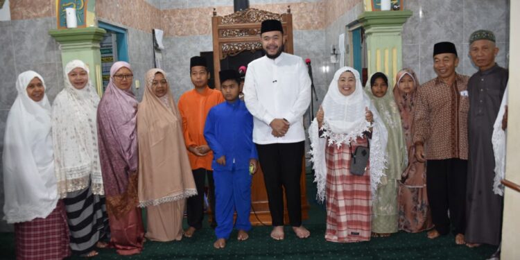 Wali Kota Padang Fadly Amran melakukan monitoring, pelaksanaan program Subuh Mubarakah, salah satu aktivasi Program Unggulan (Progul) Smart Surau. (Foto:Ist)