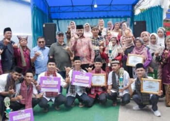 Wali Kota Padang Fadly Amran hadiri, Festival Marandang yang berlangsung di depan Perumahan DMJ RT 01 RW 01, Kelurahan Tanjung Saba Pitameh Nan XX, Kecamatan Lubuk Begalung, Minggu (16/11).(Foto:Ist)