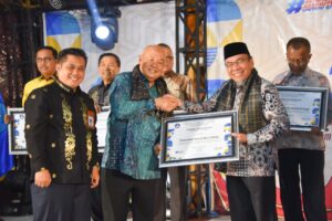 Pemerintah Kota Padang memboyong empat penghargaan,  pada Malam Apresiasi Balai Besar Penjaminan Mutu Pendidikan (BBPMP) Provinsi Sumatera Barat (Sumbar), yang berlangsung di Kantor BBPMP Sumbar, Jumat malam (21/11).(Foto:Ist)