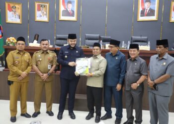 Dewan Perkilan Rakyat Daerah (DPRD) Kota Padang menggelar, sidang paripurna dengan agenda penyampaian Program Pembentukan Peraturan Daerah atau disebut juga Propemperda tahun 2026, Senin (24/11).