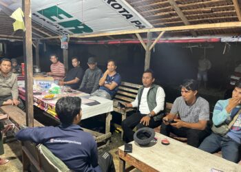 Firdaus Tinjau Dapur Umum dan Serahkan Bantuan untuk Korban Banjir di Sintuk Toboh Gadang