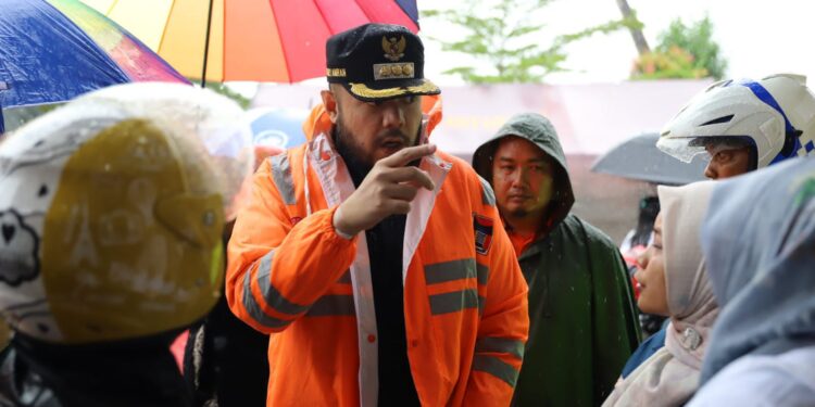 Mempercepat penanganan tanggap darurat Kota Padang, Wali Kota Padang Fadly Amran kucurkan dana Belanja Tidak Terduga Tanggap Darurat Kota Padang sebesar Rp. 2,82 miliar. Jumat (28/11). (Foto:Ist)