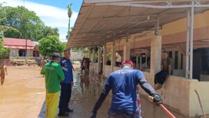 Wali Kota Padang kerahkan,  semua armada untuk melakukan pembersihan daerah terdampak bencana hidrometeorologi yang terjadi 1 minggu terakhir.