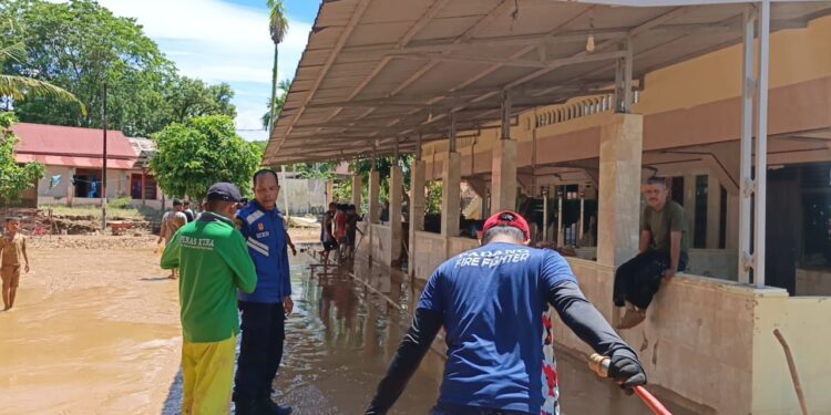 Wali Kota Padang kerahkan, semua armada untuk melakukan pembersihan daerah terdampak bencana hidrometeorologi yang terjadi 1 minggu terakhir.