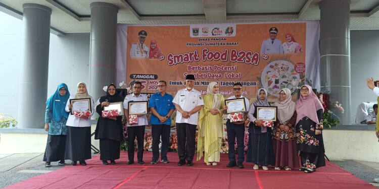 Mahyeldi Ansharullah, resmi membuka acara Smart Food B2SA (Beragam, Bergizi, Seimbang, dan Aman).[foto : ist]