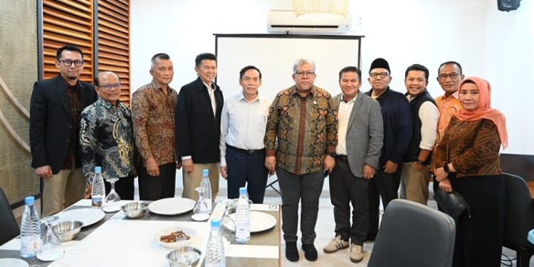 Pemko Bukittinggi Paparkan Inovasi SiRubi kepada Wamen PKP Fahri Hamzah