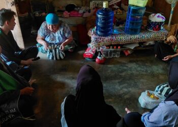 HMI Cabang Dharmasraya Berikan Bantuan Sembako untuk Lansia di Nagari Tanjung Alam