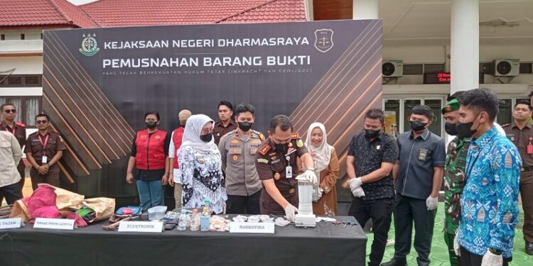 Kejaksaan Negeri Dharmasraya Musnahkan Barang Bukti 36 Perkara, 23 Diantaranya Kasus Narkoba