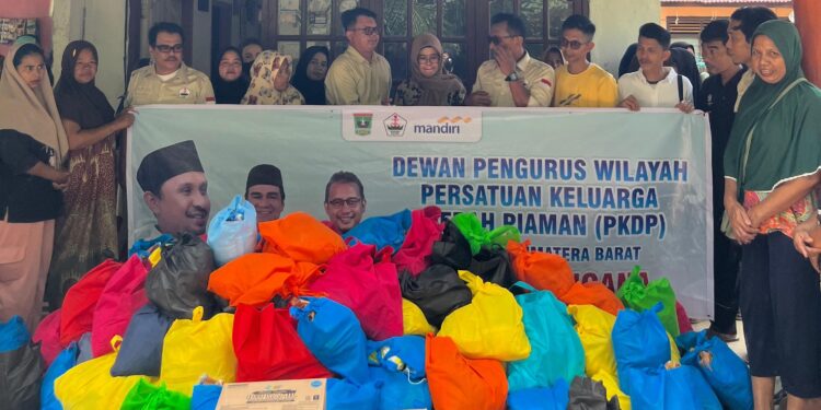 PKDP Sumbar Salurkan 1.000 Paket Sembako untuk Korban Banjir, Longsor dan Galodo Padang Pariaman