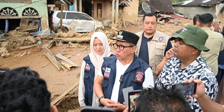 Wako Bukittinggi Pimpin Penyaluran Bantuan untuk Korban Bencana di Salareh Aia Utara