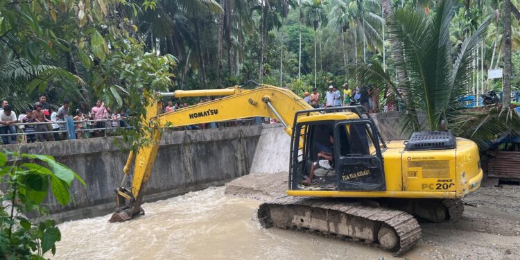 Pengerukan Sungai Ampang Gadang Dimulai, Upaya Donizar Selamatkan 300 KK di Kampung Bombay