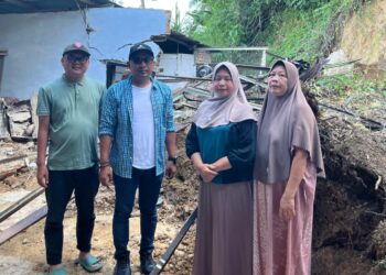 Firdaus Tinjau Rumah Warga Terdampak Longsor di Padang Pariaman