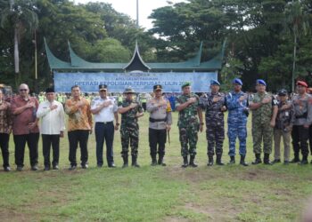 Wakil Wali Kota Padang Maigus Nasir menghadiri, Apel Gelar Pasukan Operasi Kepolisian Terpusat “Lilin 2025” dalam rangka pengamanan Perayaan Natal 2025 dan Tahun Baru 2026 (Nataru), yang digelar di Lapangan Imam Bonjol Padang, Jumat (19/12).(Foto:Ist)