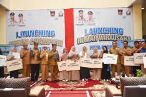 Pemerintah Kota Padang secara resmi, meluncurkan UMKM Champion Kota Padang dan Rumah Wirausaha Dinas Koperasi dan UKM Kota Padang, di Komplek Sentra Rendang Kota Padang, Selasa (23/12).(Foto:Ist)