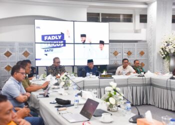 Wakil Wali Kota Padang Maigus Nasir mengikuti, rapat koordinasi pembahasan pembangunan Hunian Tetap (Huntap) pascabencana bersama Kementerian Perumahan dan Kawasan Permukiman (PKP) RI secara daring dari Gedung Putih Rumah Dinas Wali Kota Padang, Kamis (25/12).(Foto:Ist)