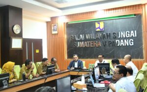 Wali Kota Padang Fadly Amran, mengadakan pertemuan dengan Kepala Balai Wilayah Sungai (BWS) Sumatera V Padang, Naryo Widodo, di Kantor BWS Sumatera V Padang, Selasa (30/12).(Foto: Ist)