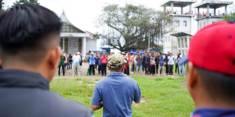Pemkab Solok Kerahkan Ribuan Personel Bersihkan Danau Singkarak Pascabanjir