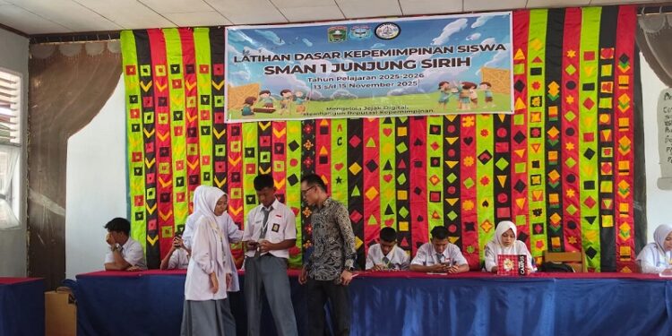 Literasi Digital Pelajar Solok: Supri Ardi Dorong Siswa SMA Junjung Sirih Kuasai Media Sosial Secara Cerdas