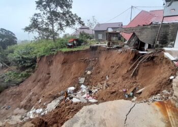 Tinjau Longsor di Griya Hansela 1, Bupati Jon Firman Pandu Pastikan Keselamatan Warga dan Instruksikan Solusi Penanganan Cepat
